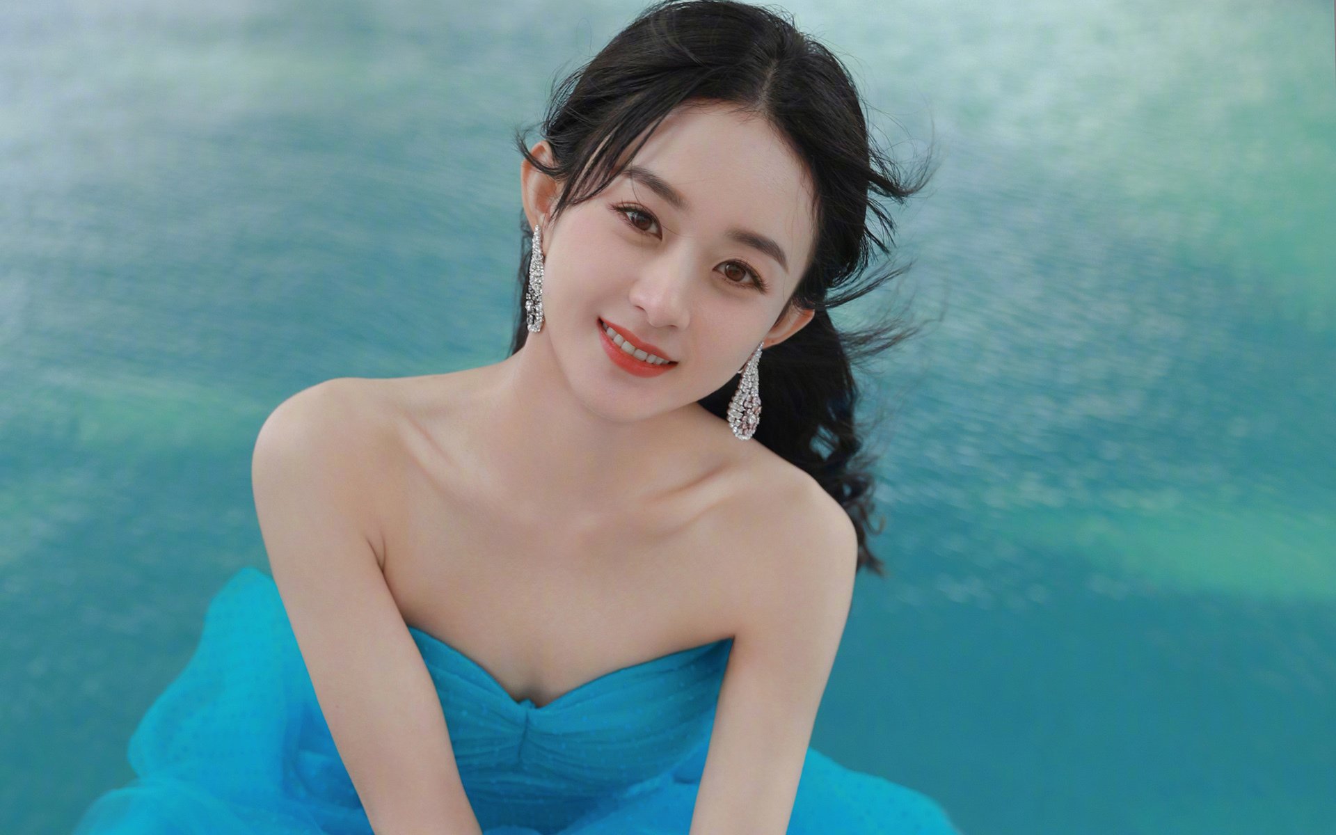 年龄差距引发关注：老将年轻新秀的对决，年轻与年龄无关